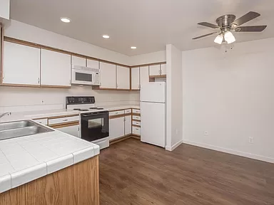 Walnut Park Apartment