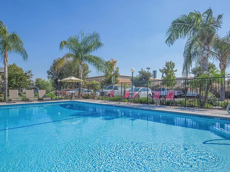 Walnut Park Apartment