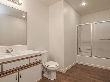 Walnut Park Apartment