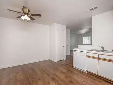 Walnut Park Apartment