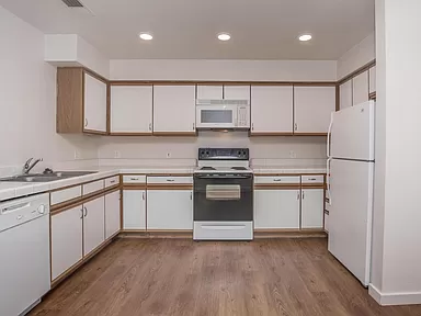 Walnut Park Apartment